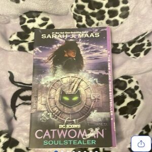 Catwoman Soulstealer Book by Sarah J. Maas